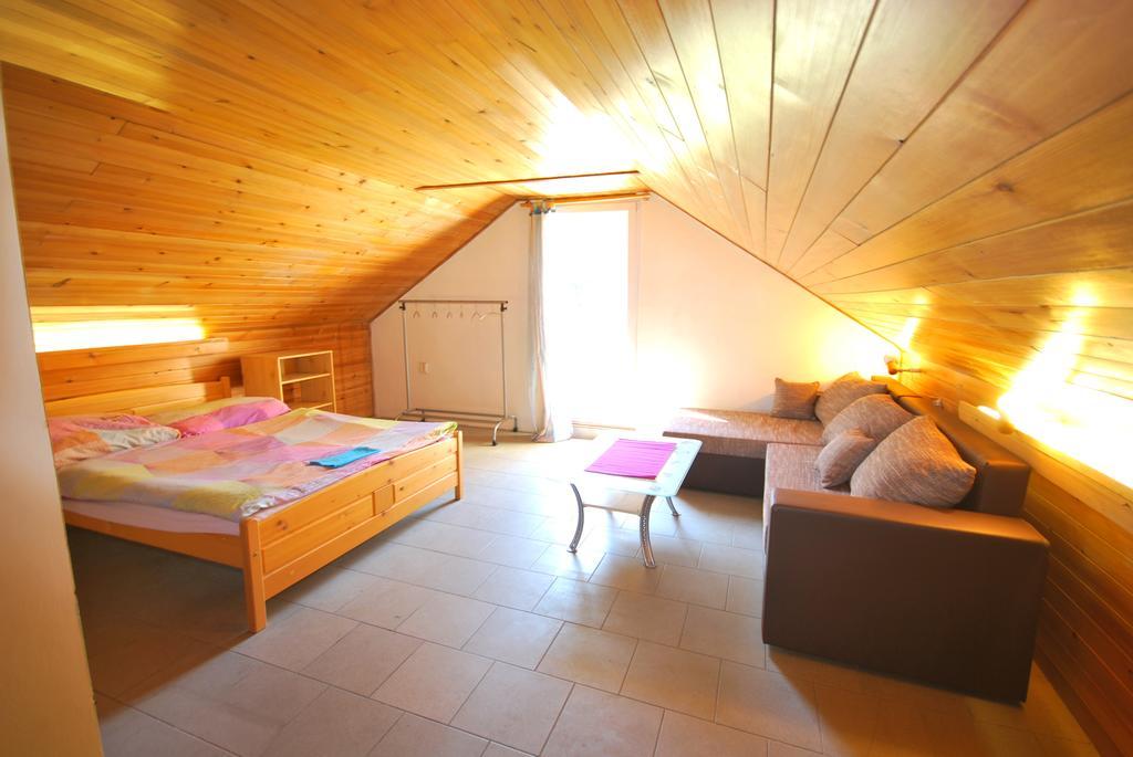 Apartments Zbraslav Прага Екстер'єр фото